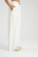 Białe szerokie spodnie Palazzo